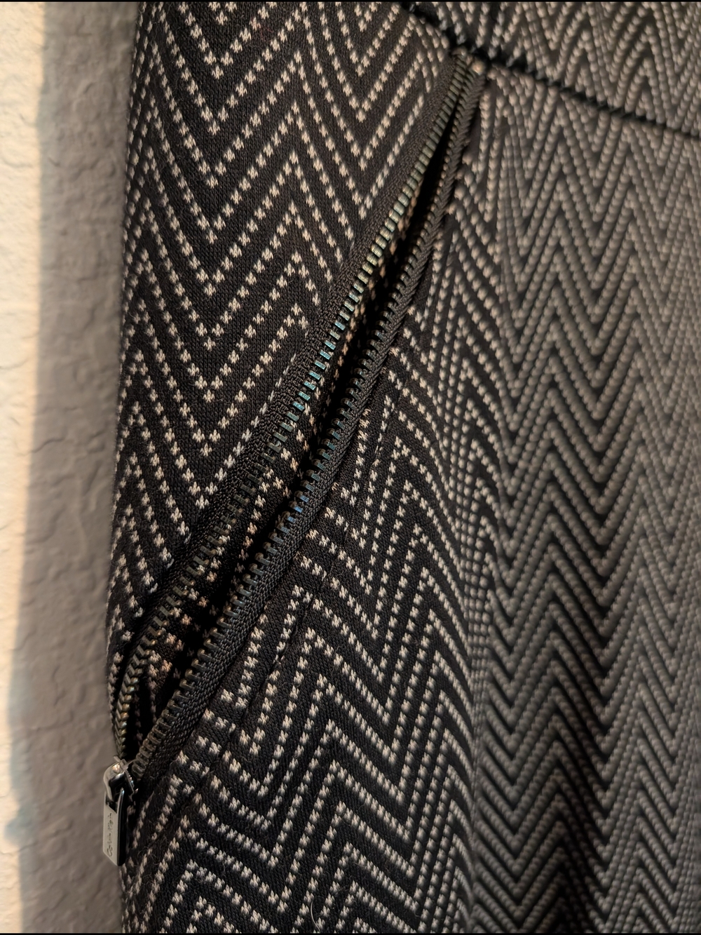 Calvin Klein NWT Black and White Chevron Midi Dress Size 10 Zippered Pockets - Picture 6 of 6
